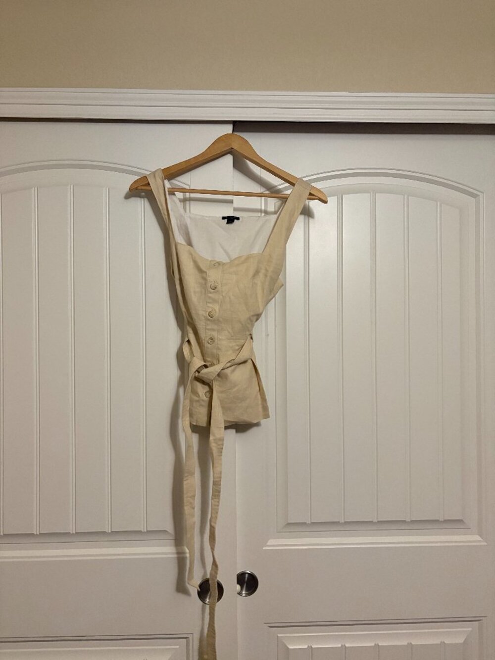 Ann Taylor Factory Sleeveless Blouse Size Medium Tan Button Front Tie Belt Lined